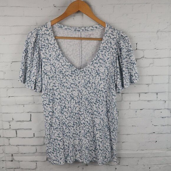 LOFT OUTLET BLUE GREEN FLORAL FLUTTER SLEEVE V NECK CASUAL TOP SIZE XS - Picture 1 of 7